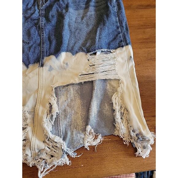Ashley Stewart Women's Distressed Denim Skirt Size 16 Fringe Acid - Picture 5 of 8